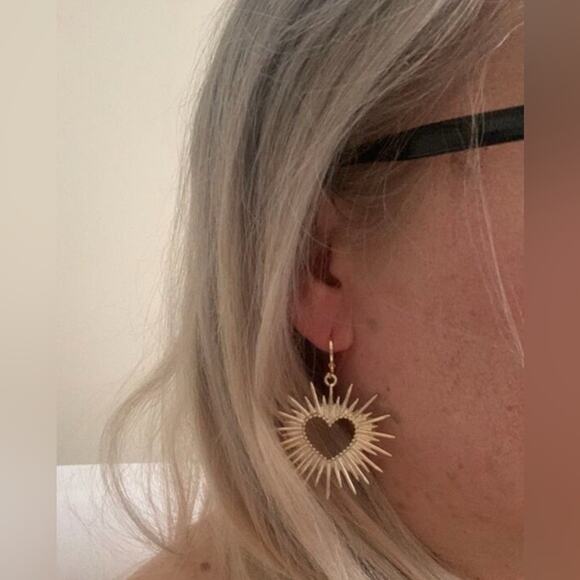 GORGEOUS VIRGIN MARYS HEART Gold Drop Dangle Earrings - Picture 2 of 9